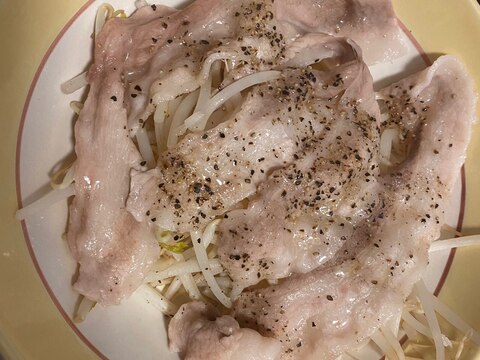 レンジで★もやしと豚肉蒸し。